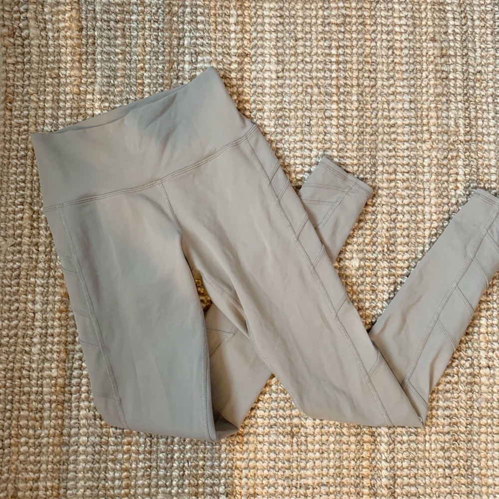 Alo Yoga mid rise beige mesh legging 7/8 - Picture 6 of 8
